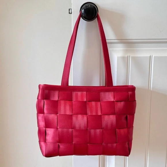 Harvey’s Seatbelt Tote Bag - Picture 1 of 6